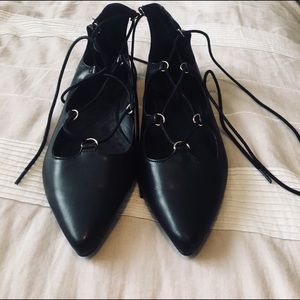 Pointed Toe laced up Flats